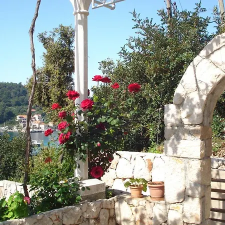 Tri Sestre Πανσιόν 3*