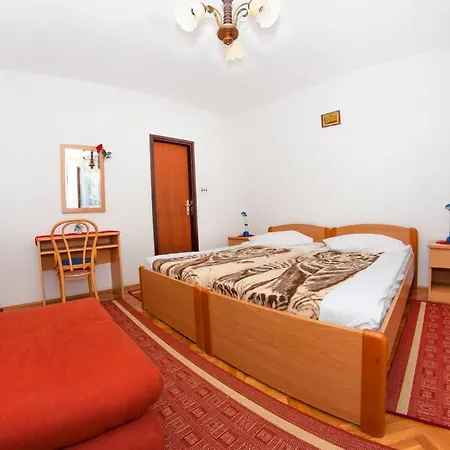 Tri Sestre Πανσιόν 3*