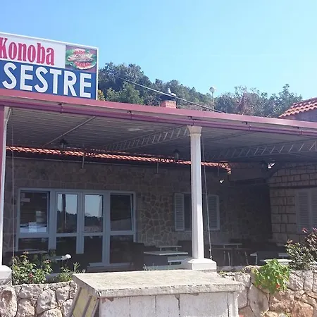 Tri Sestre Pensión 3*